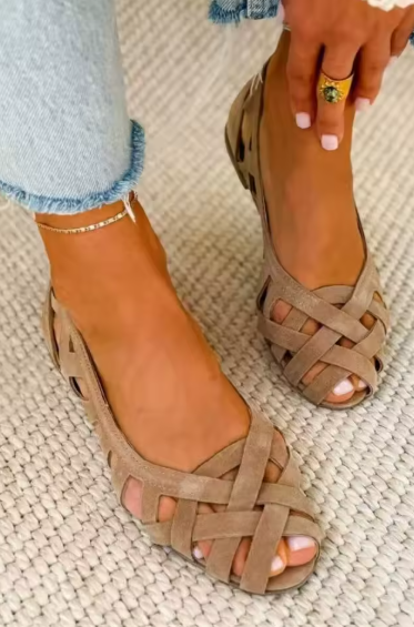 Hina | Sandalias planas con punta abierta y material trenzado