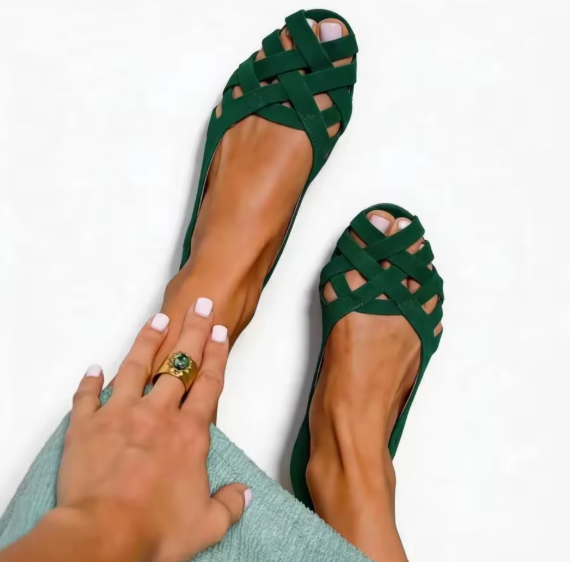 Hina | Sandalias planas con punta abierta y material trenzado