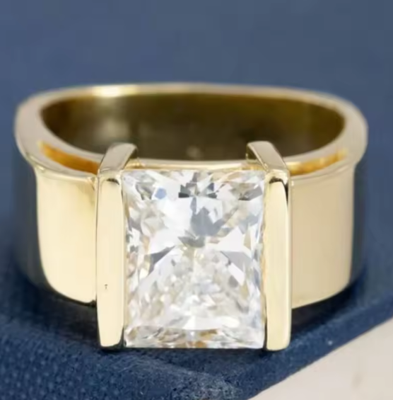 Camille | Anillo Solitario Circonita en Tono Dorado